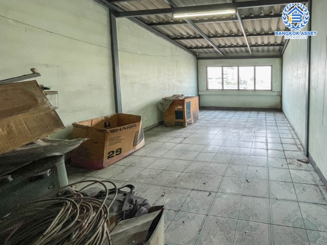 *****อาคารพาณิชย์สองย่านกรุงเทพฯ อาคารพาณิชย์ ซอยเพชรเกษม65/1 เนื้อที่กว้าง 17 ตร.ว. ฟังก์ชัน 3 ห้องนอน 3 ห้องน้ำ ที่จอดรถ 1 คัน ตั้งบนทำเลที่อยู่ชุมชน ทำการค้าขายได้ ใกล้ห้างสรรพสินค้า โรบินสันบางแคและบิ๊กซี เพชรเกษม เชื่อมต่อถนนเพชรเกษม